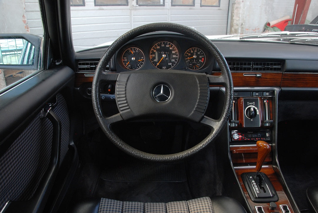 Mercedes-Benz 350SE